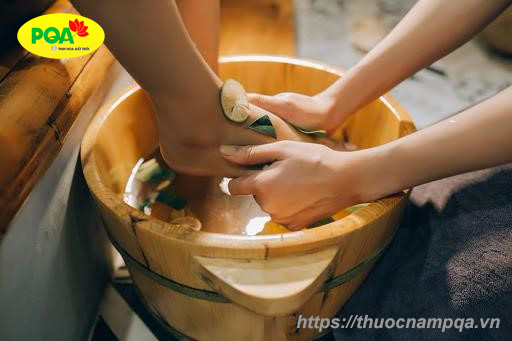 3+ bài thuốc ngâm chân chữa đau thần kinh tọa tại nhà lành tính